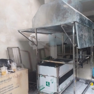 Lò nướng có chụp hút khói inox