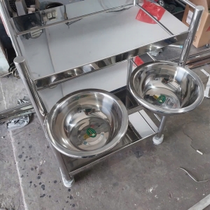 Xe Đẩy 3 Tầng Inox Có Bát Nước Dùng Trong Spa