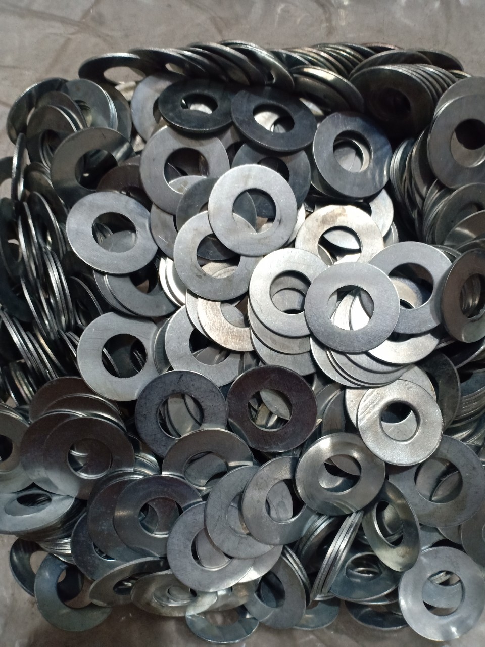 mua-le-phu-kien-inox-gia-si-o-dau